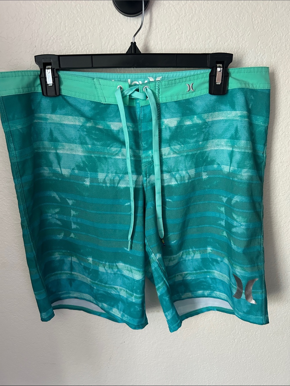 Hurley Women’s Teal Striped Boardshorts. Size 11